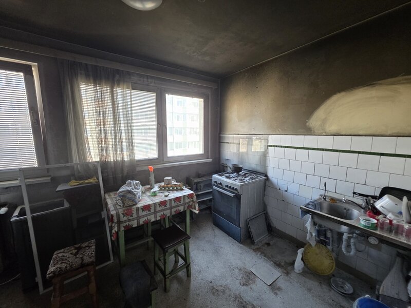 Titan, pe Nicolae Grigorescu,  vav metrou si parc IOR, bloc reabilitat,